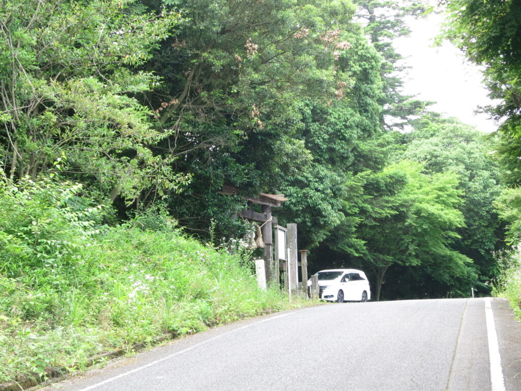 星尾神社の駐車場