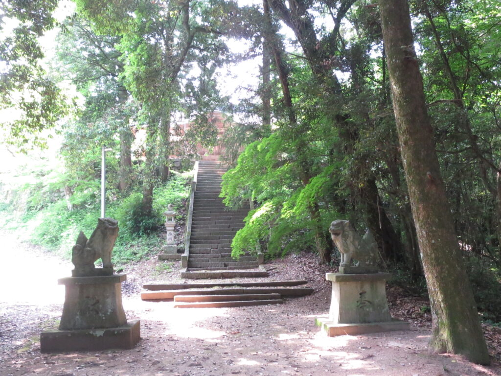 星尾神社の境内