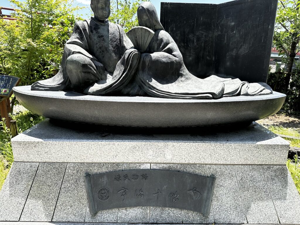 宇治神社前の石像