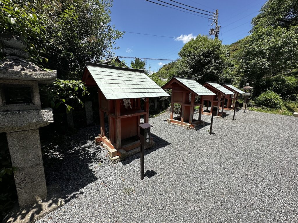 宇治神社の境内社1