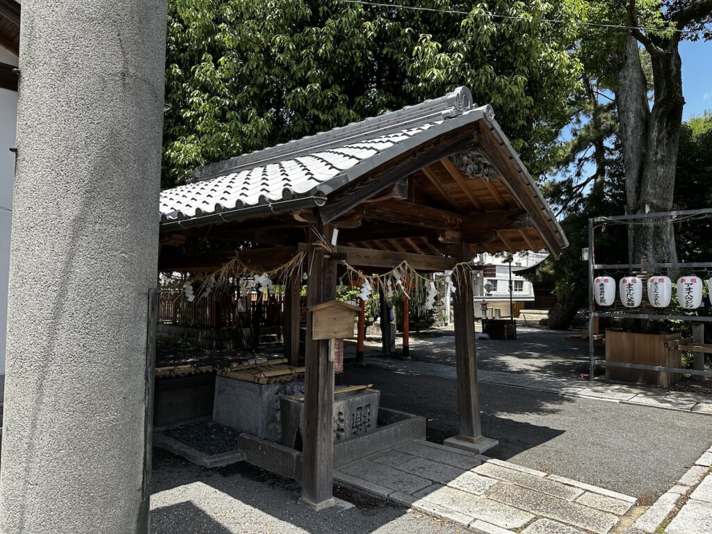 京都宇治の縣神社の手水舎