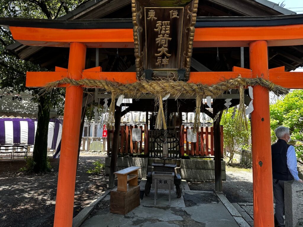 京都宇治の縣神社の稲荷社