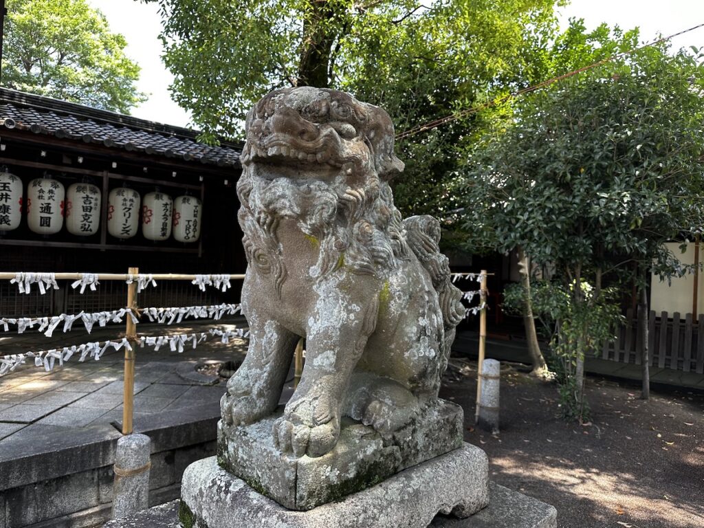 京都宇治の縣神社の狛犬
