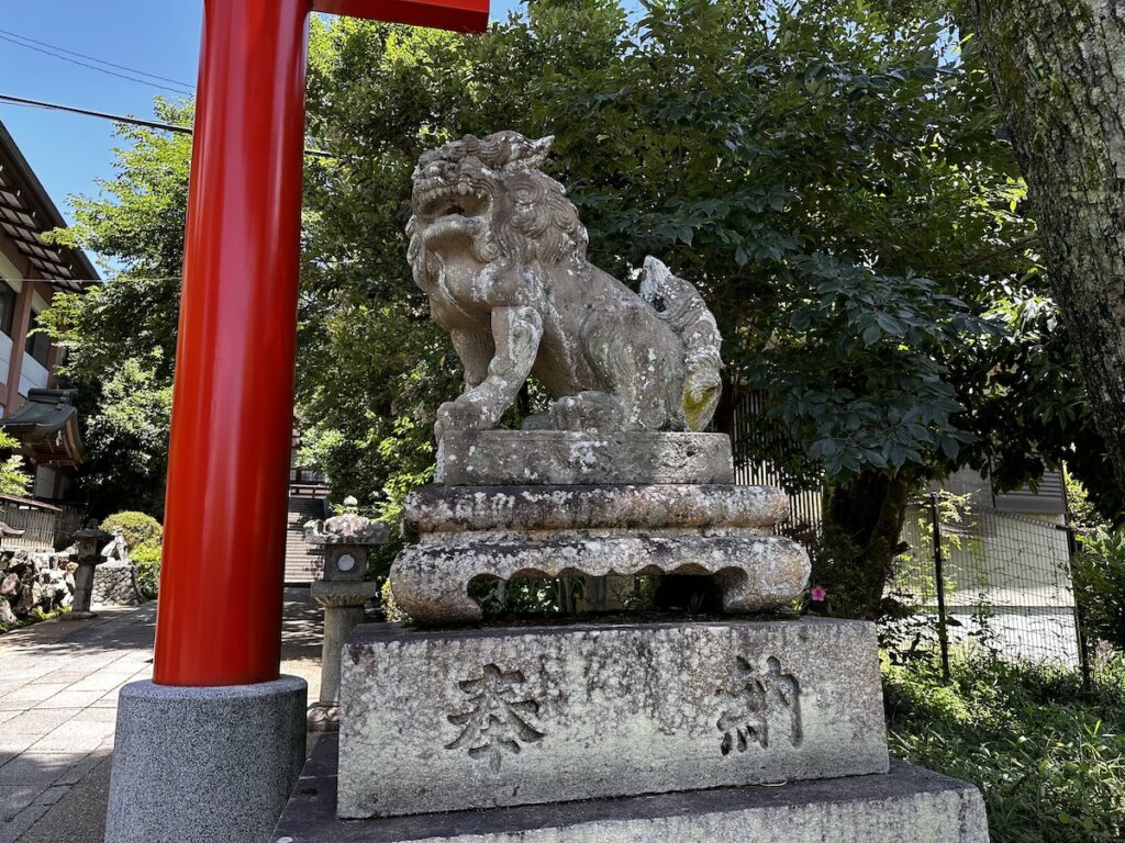 宇治神社の狛犬右