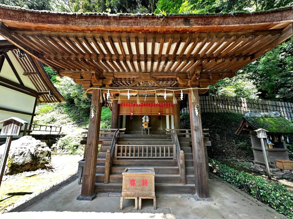 宇治上神社の摂社、春日神社