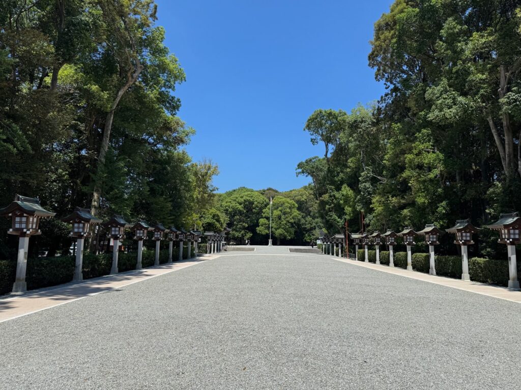 南神門へと向かう参道