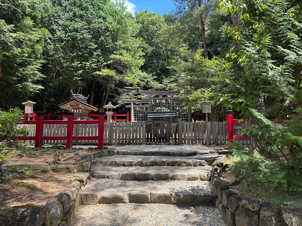 檜原神社の三つ鳥居