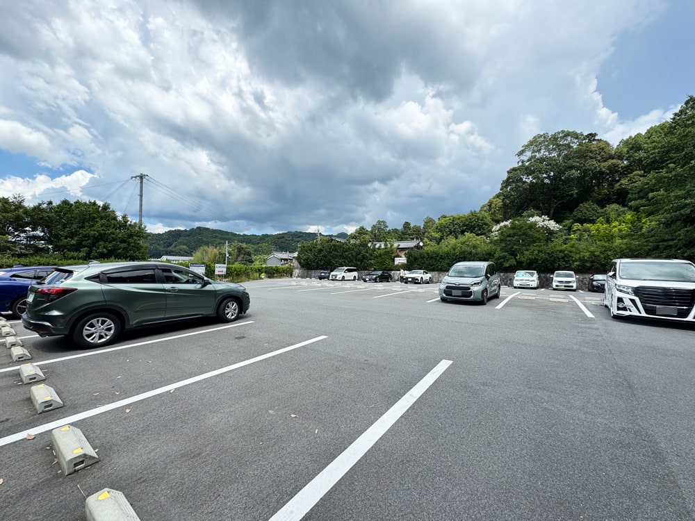 石上神宮の駐車場