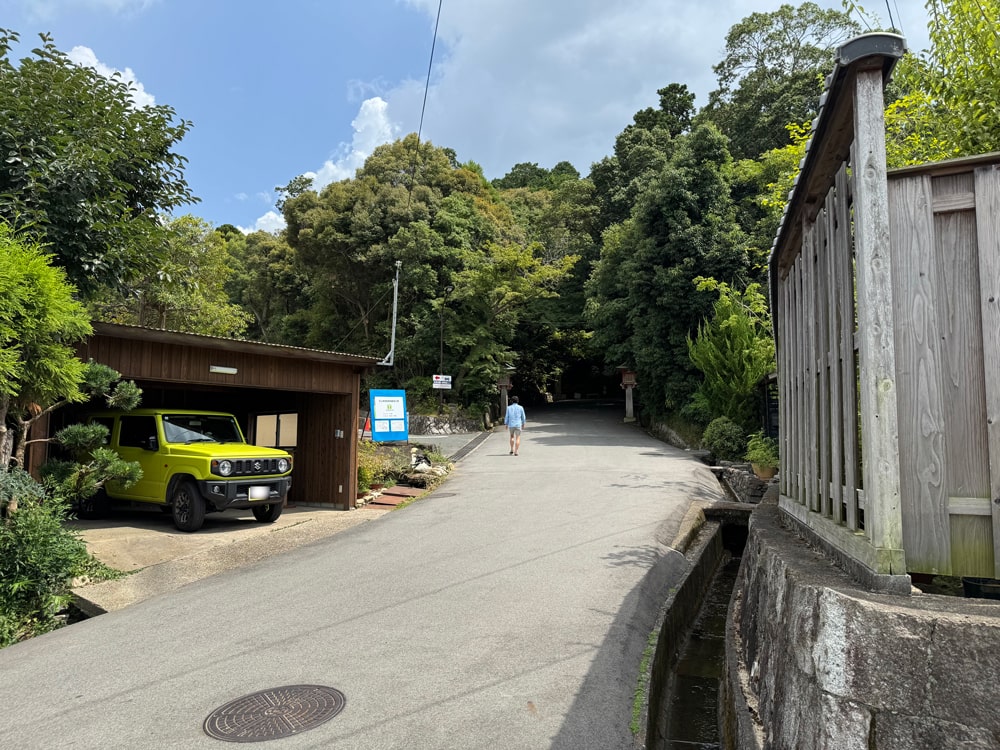 石上神宮への道